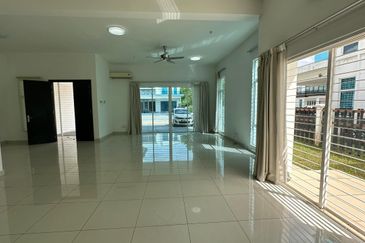 MYDiva, Perdana Lakeview East