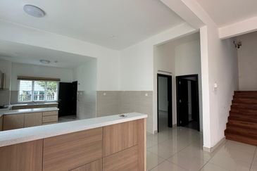 MYDiva, Perdana Lakeview East