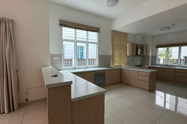 MYDiva, Perdana Lakeview East