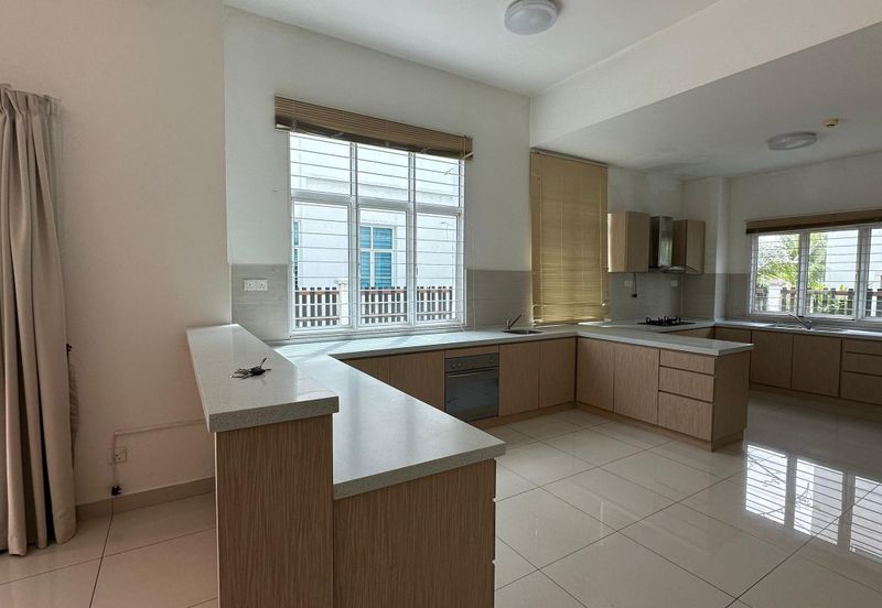 MYDiva, Perdana Lakeview East