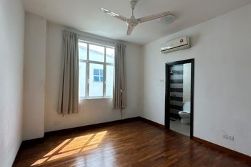 MYDiva, Perdana Lakeview East