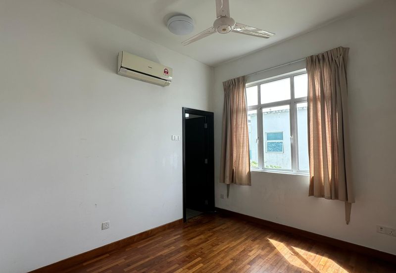 MYDiva, Perdana Lakeview East