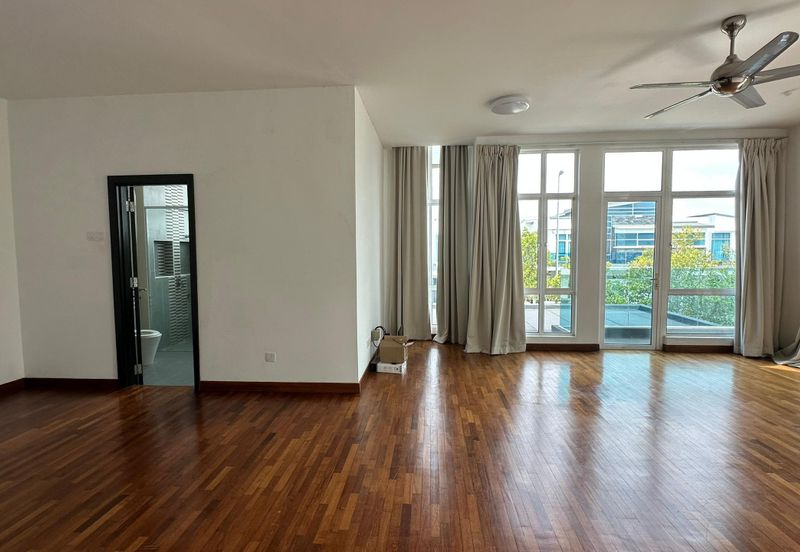 MYDiva, Perdana Lakeview East