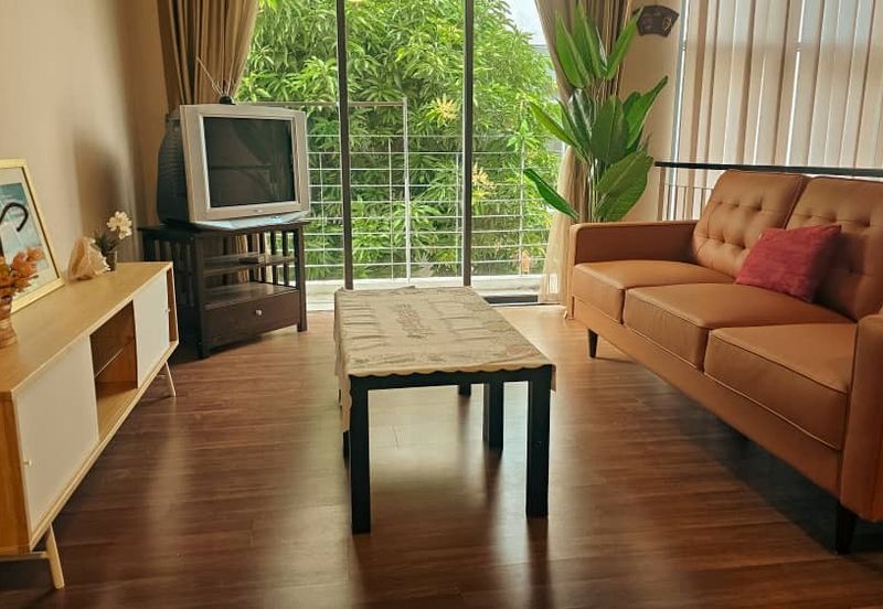 Summerglades, Perdana Lakeview West