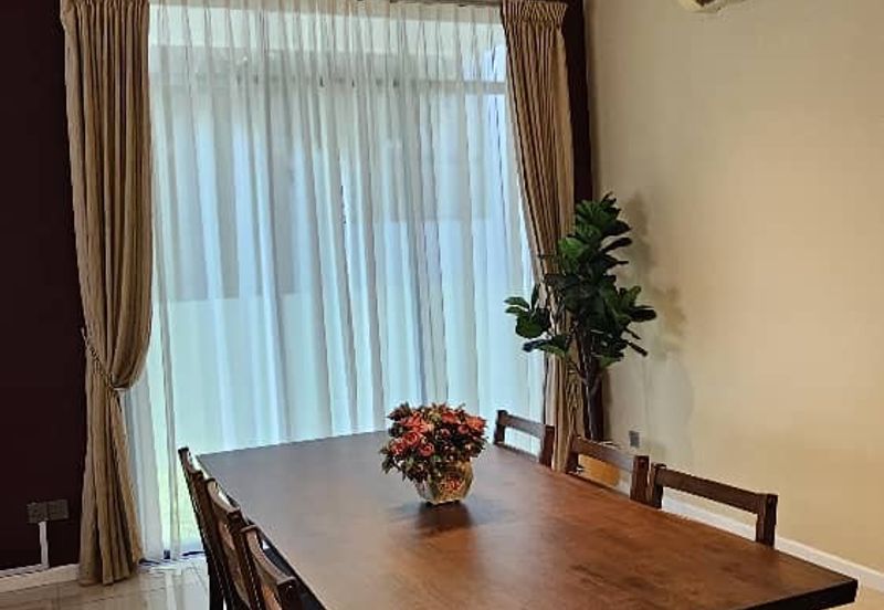 Summerglades, Perdana Lakeview West