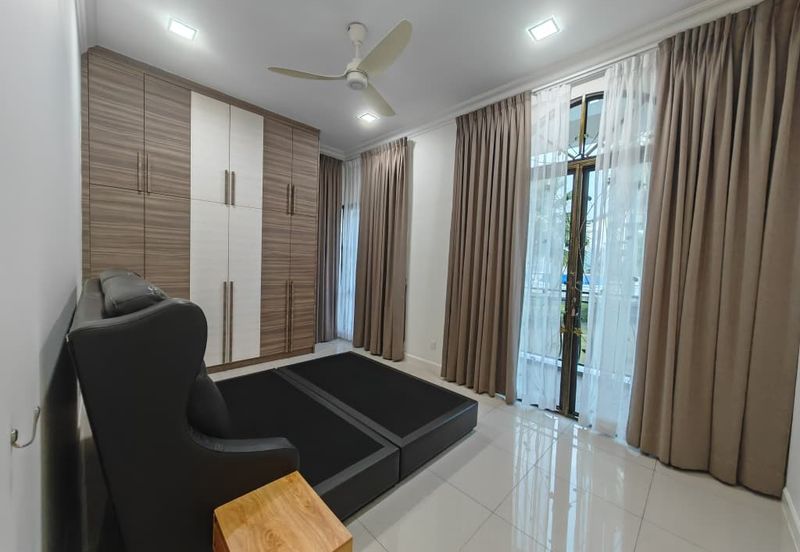 Isle of Kamares, Setia Eco Glades