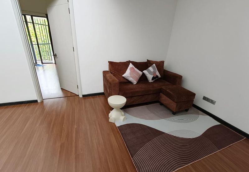 Summerglades, Perdana Lakeview West