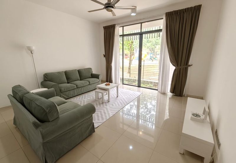 Summerglades, Perdana Lakeview West