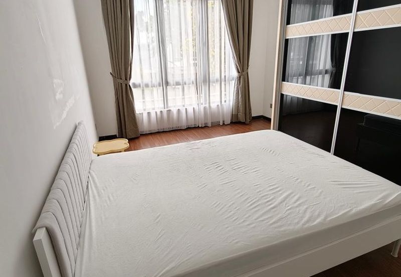 Summerglades, Perdana Lakeview West