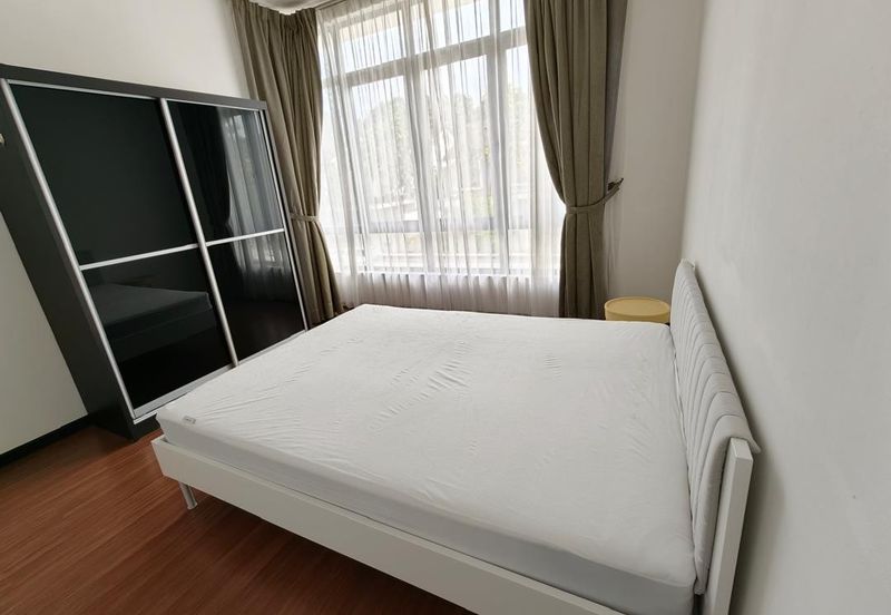 Summerglades, Perdana Lakeview West