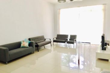 Summerglades, Perdana Lakeview West