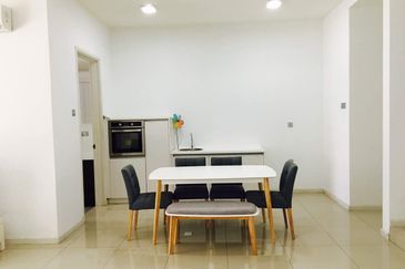 Summerglades, Perdana Lakeview West