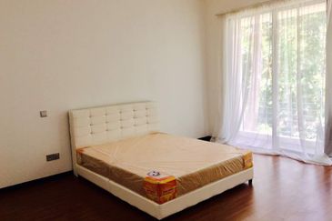 Summerglades, Perdana Lakeview West