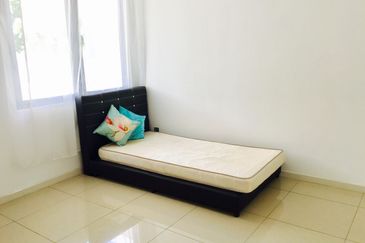 Summerglades, Perdana Lakeview West