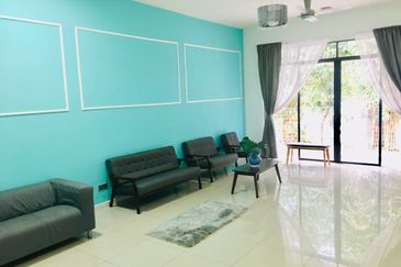 Summerglades, Perdana Lakeview West