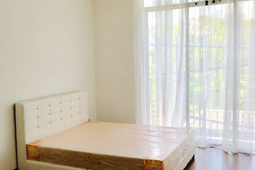 Summerglades, Perdana Lakeview West