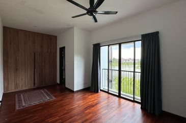 Jewels of Grasmere, Setia Marina