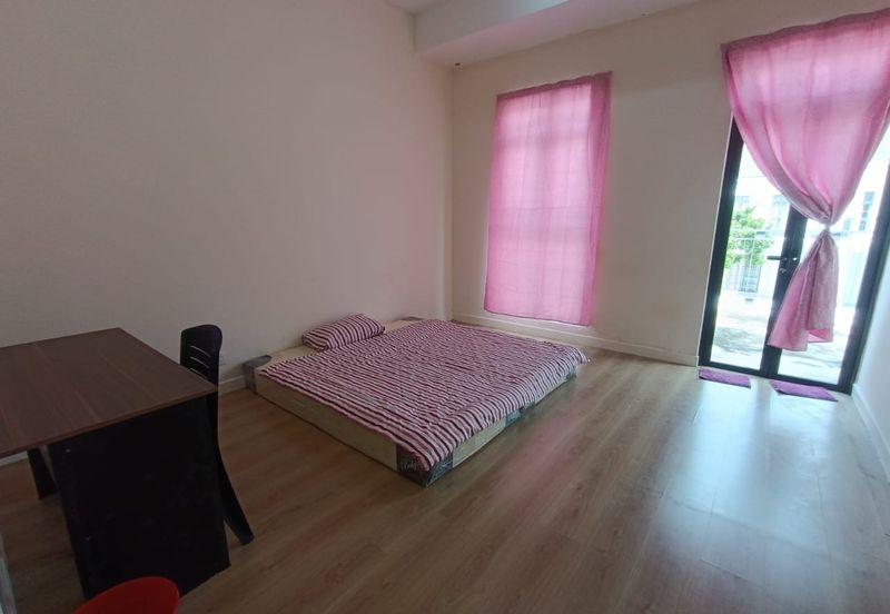 Monet Lily @ Sunsuria City