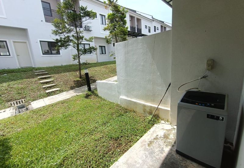 Monet Lily @ Sunsuria City