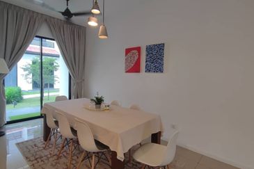 Reef Of Tropics, Setia Eco Glades