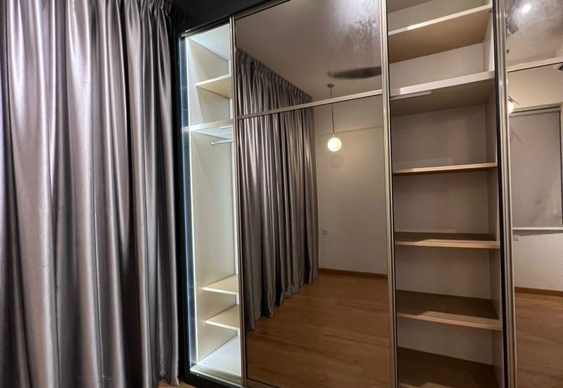 Lake Point Residence