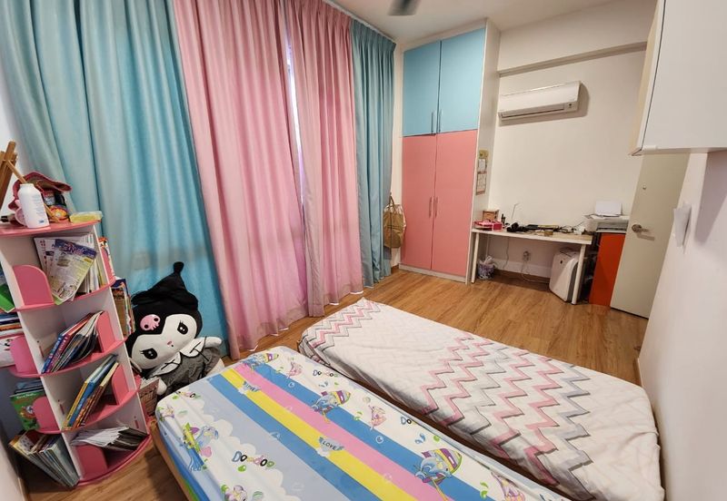 Lake Point Residence