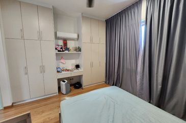 Lake Point Residence