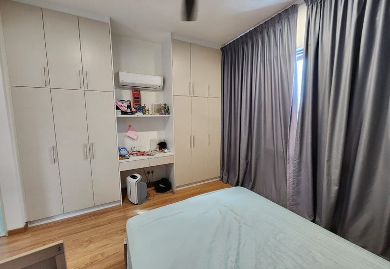 Lake Point Residence