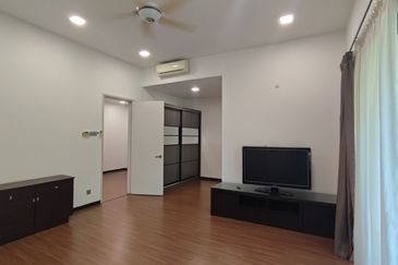 Summerglades, Perdana Lakeview West