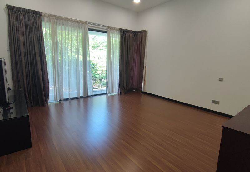 Summerglades, Perdana Lakeview West