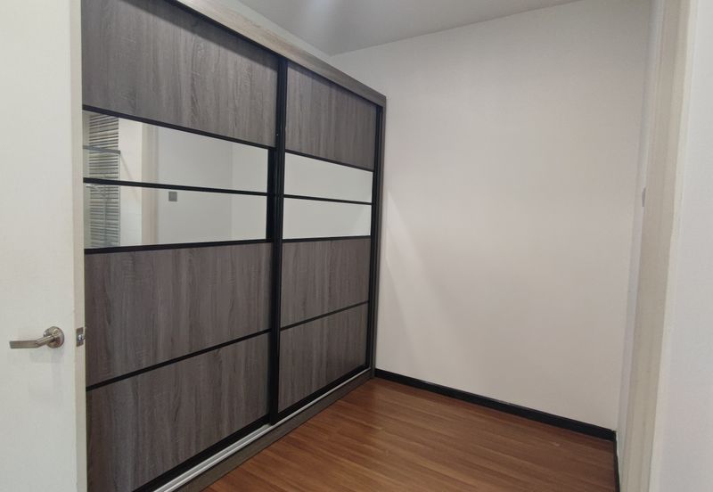 Summerglades, Perdana Lakeview West