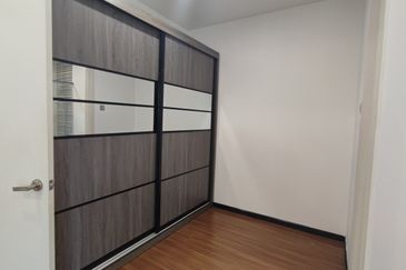 Summerglades, Perdana Lakeview West