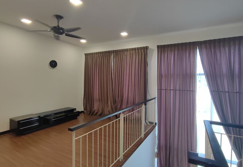 Summerglades, Perdana Lakeview West