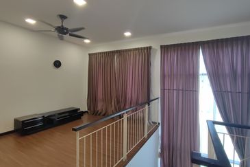 Summerglades, Perdana Lakeview West