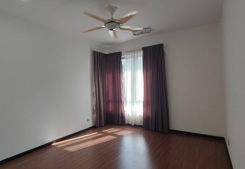 Summerglades, Perdana Lakeview West