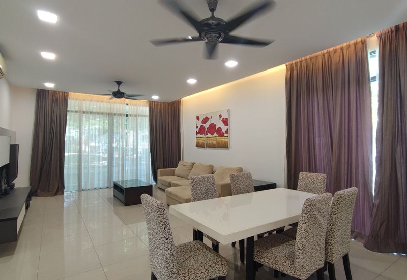 Summerglades, Perdana Lakeview West