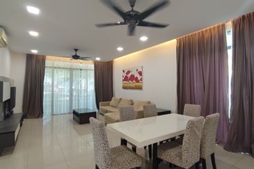 Summerglades, Perdana Lakeview West