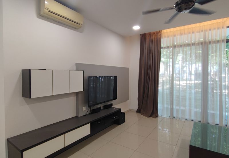 Summerglades, Perdana Lakeview West