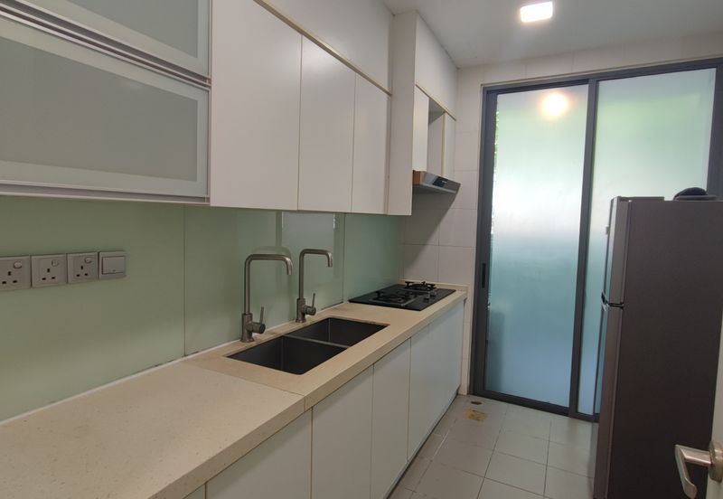 Summerglades, Perdana Lakeview West