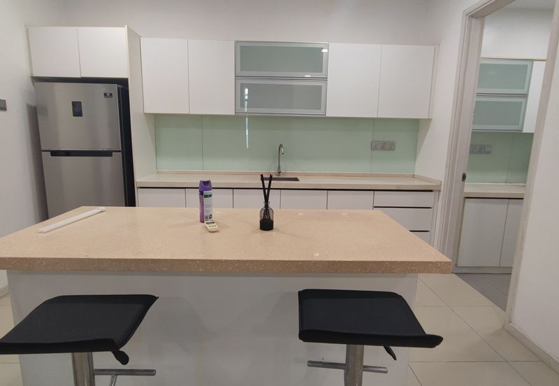 Summerglades, Perdana Lakeview West