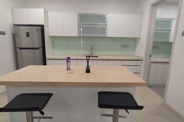 Summerglades, Perdana Lakeview West