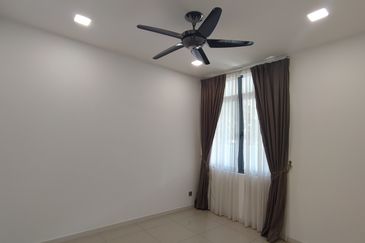 Summerglades, Perdana Lakeview West