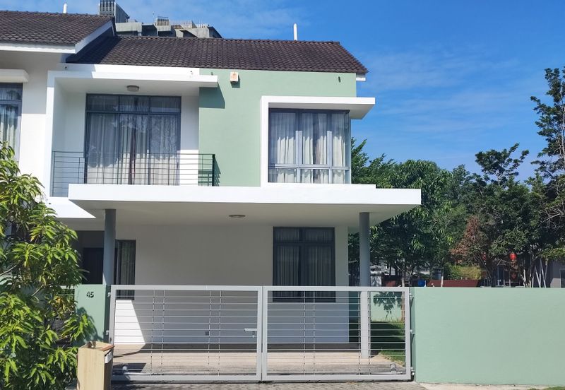 Summerglades, Perdana Lakeview West