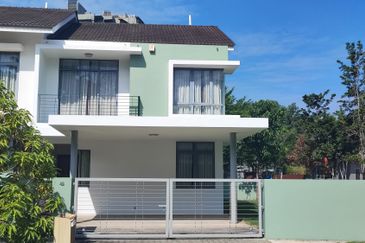 Summerglades, Perdana Lakeview West