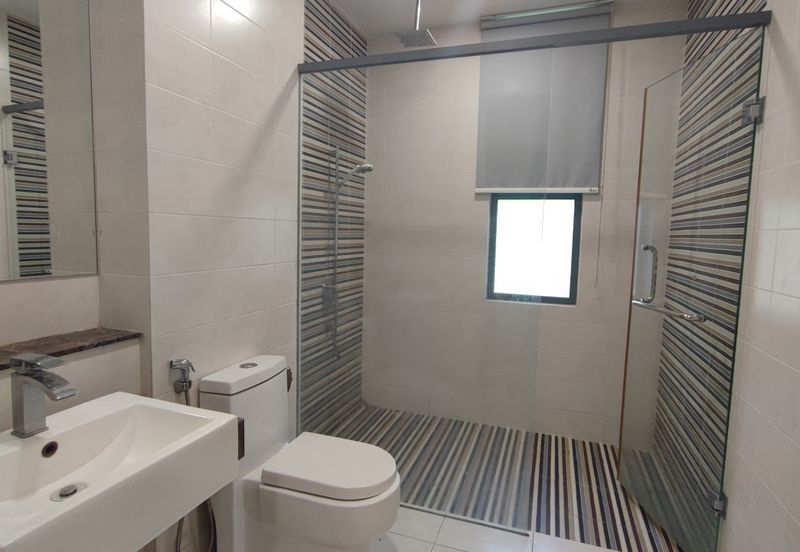 Summerglades, Perdana Lakeview West