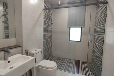 Summerglades, Perdana Lakeview West