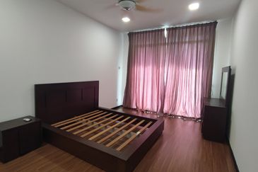 Summerglades, Perdana Lakeview West