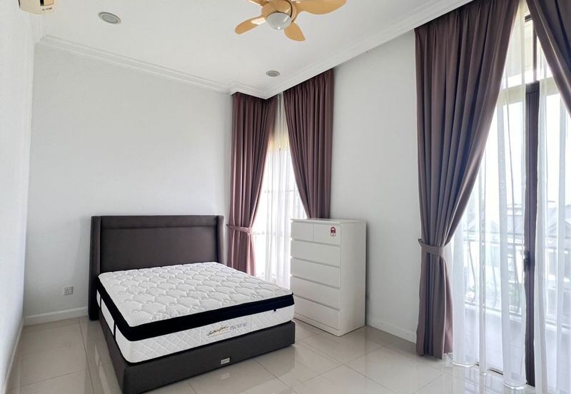 Isle of Kamares, Setia Eco Glades