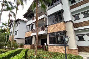 D'Melor Condominium