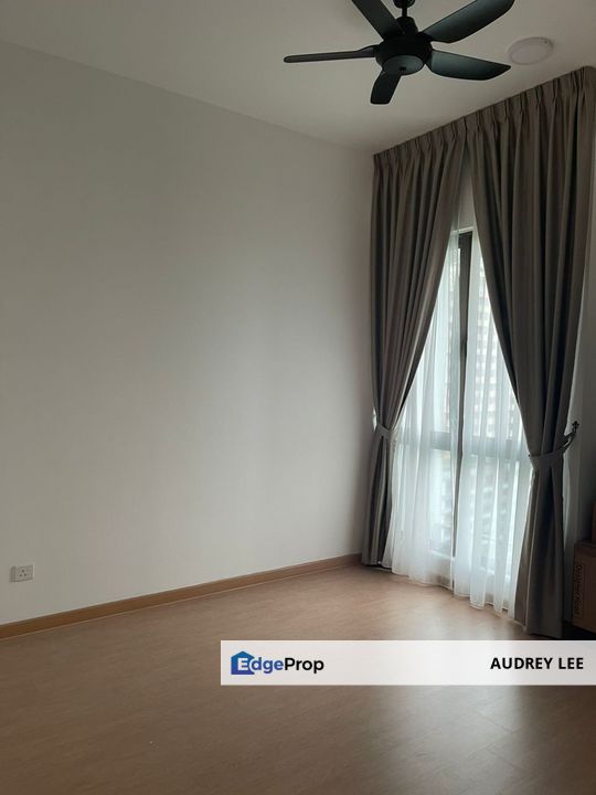 Partly furnished unit for rent in lakepoint , Selangor, Cyberjaya